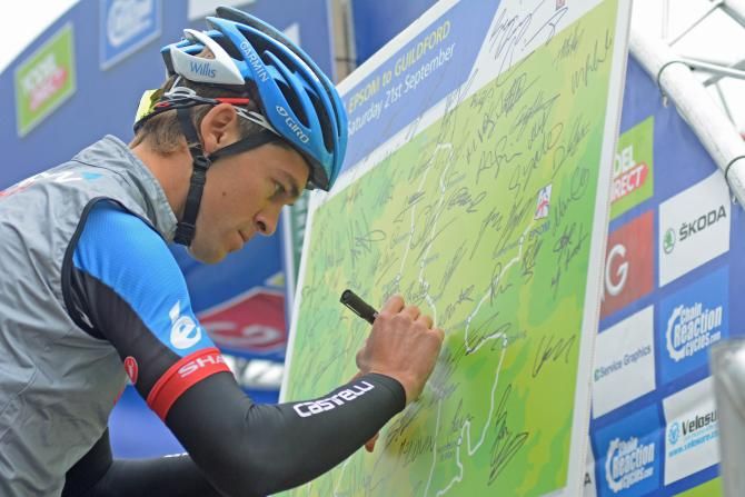 Jack Bauer signs today's route map, which will be auctioned off for charity