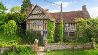 Grade II post-medieval manor house in Warwickshire.