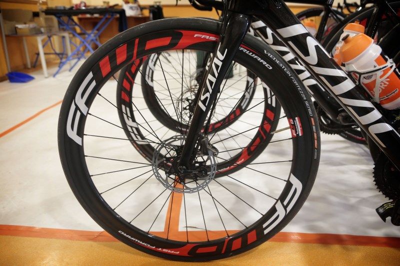 The front wheel of the Roompot bikes shows the disc brake