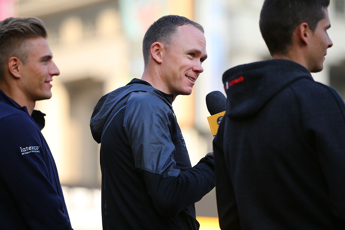 Chris Froome talks to the crowd