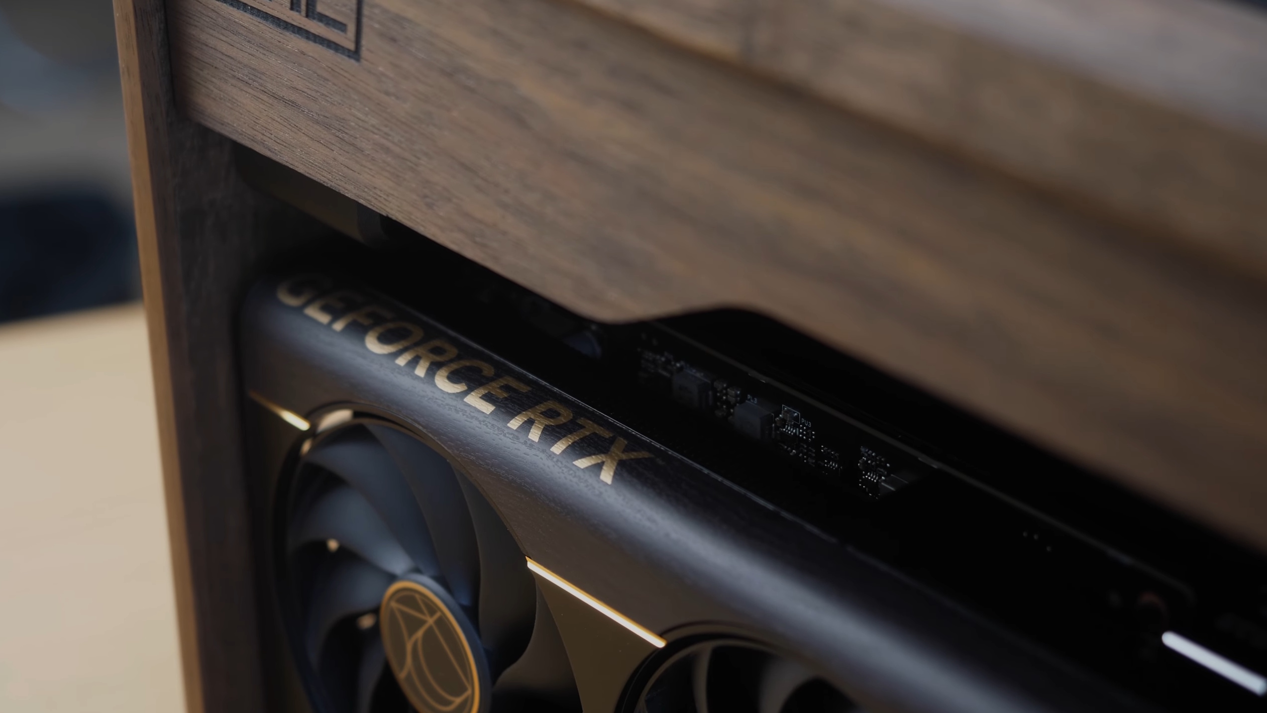 A custom DIY walnut wooden ITX PC case by MXC Builds