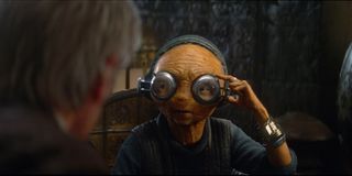 Maz Kanata talking with Han Solo