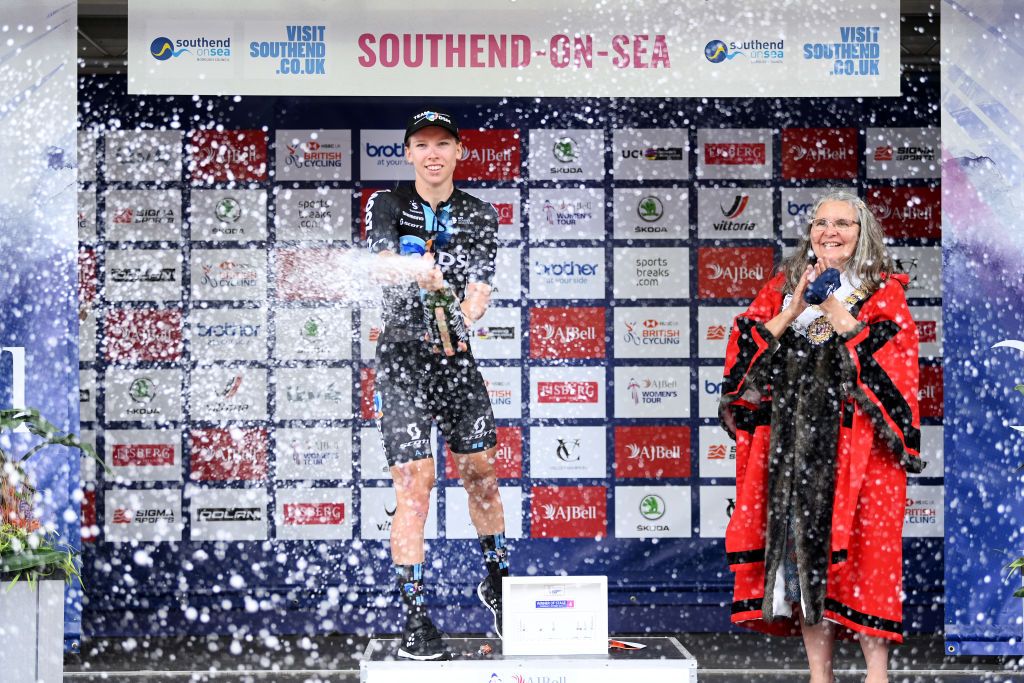 Lorena Wiebes celebrates winning stage 4 at The Women&#039;s Tour