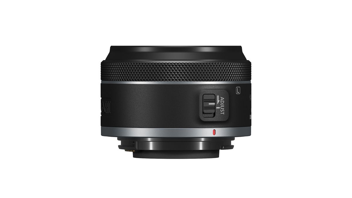 Canon RF-S 7.8mm f/4 STM Dual against a white background