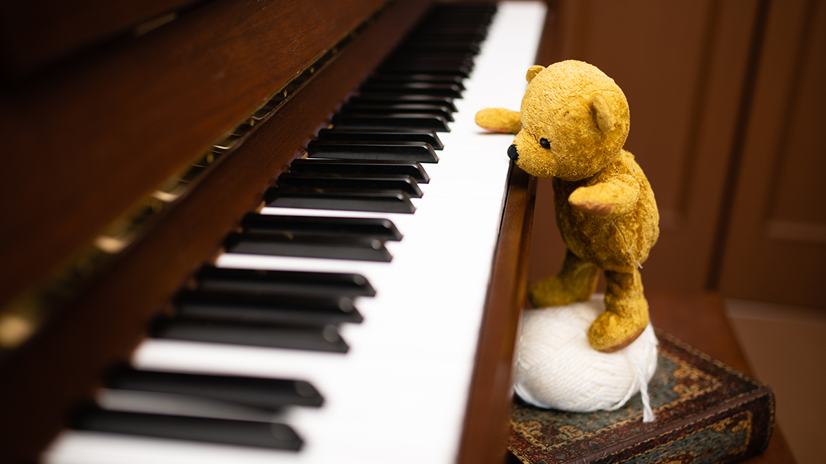 Teddy bear playing the piano