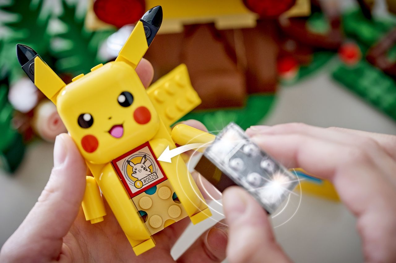 LEGO Pok&eacute;mon SMART PLAY Pikachu treehouse set