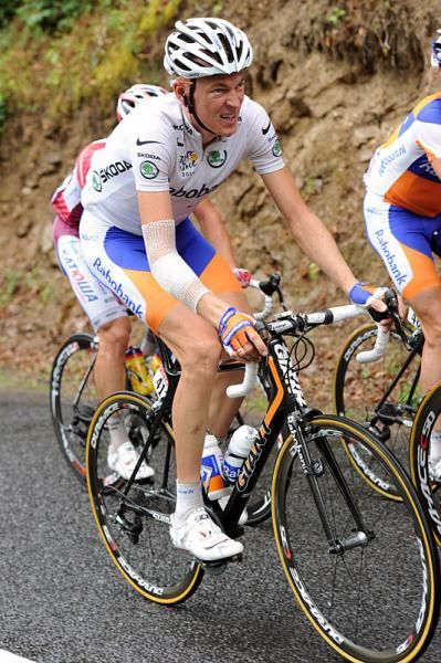 Best young rider Robert Gesink (Rabobank) suffered through stage nine but managed to lose only a handful of seconds to the other GC contenders.