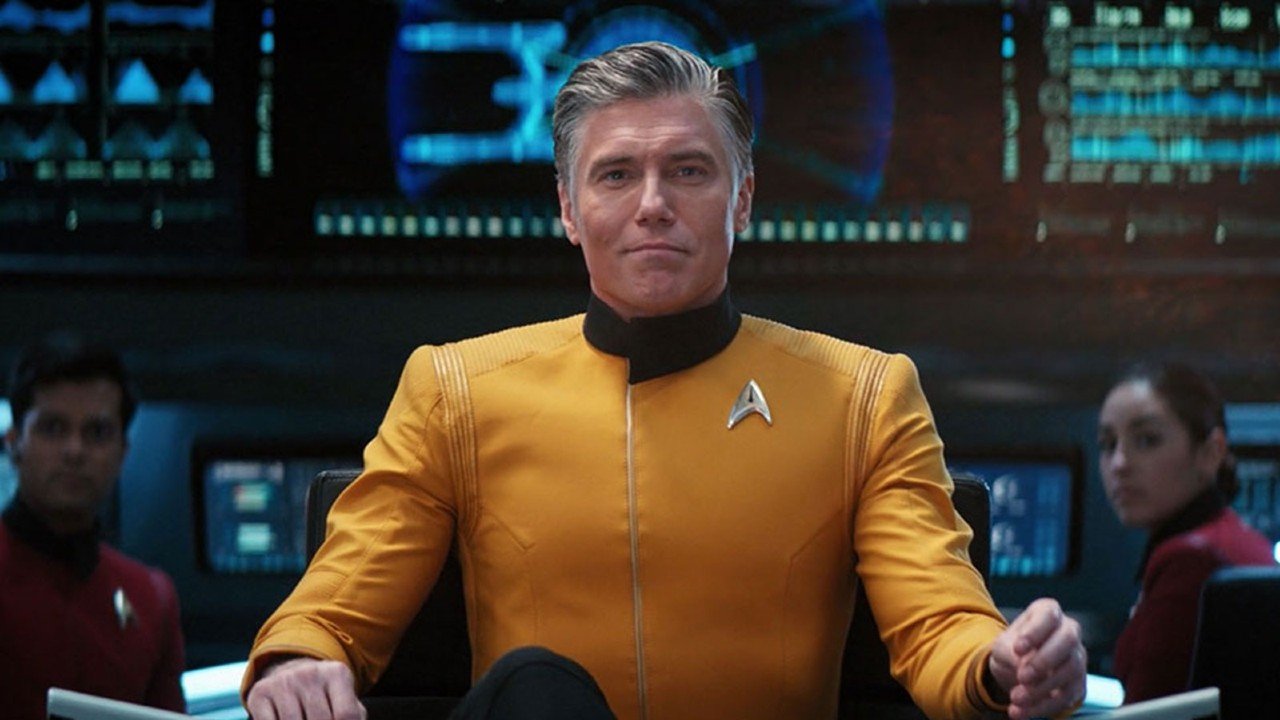 Captain Pike in the captains chair Star Trek