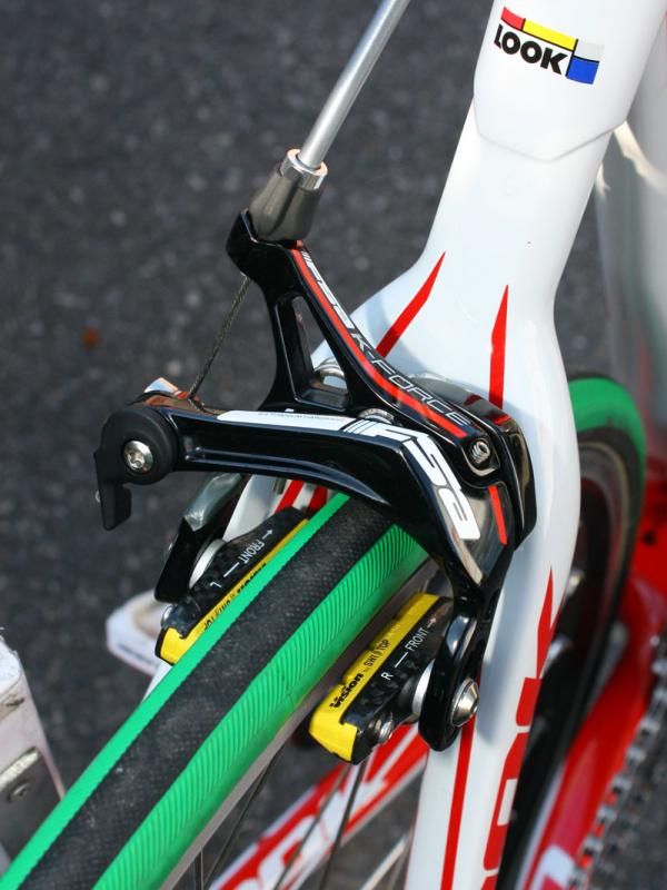 FSA K-Force brake calipers are fitted to the Look 595s of Cofidis. Interestingly, SwissStop Yellow King pads are installed even though the team is using alloy rims.