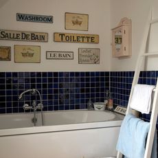 washroom with white wall and bathtub