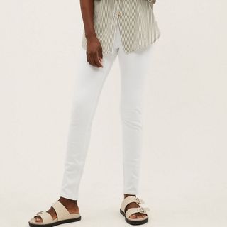 model wearing white skinny jeans