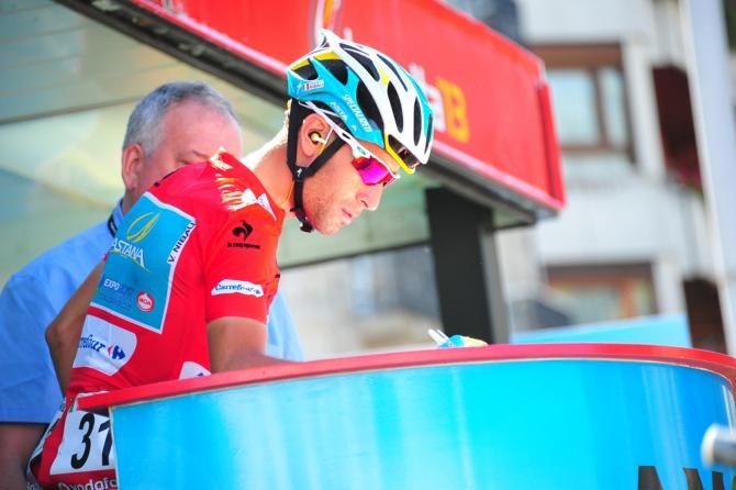 Vincenzo Nibali (Astana) signs on