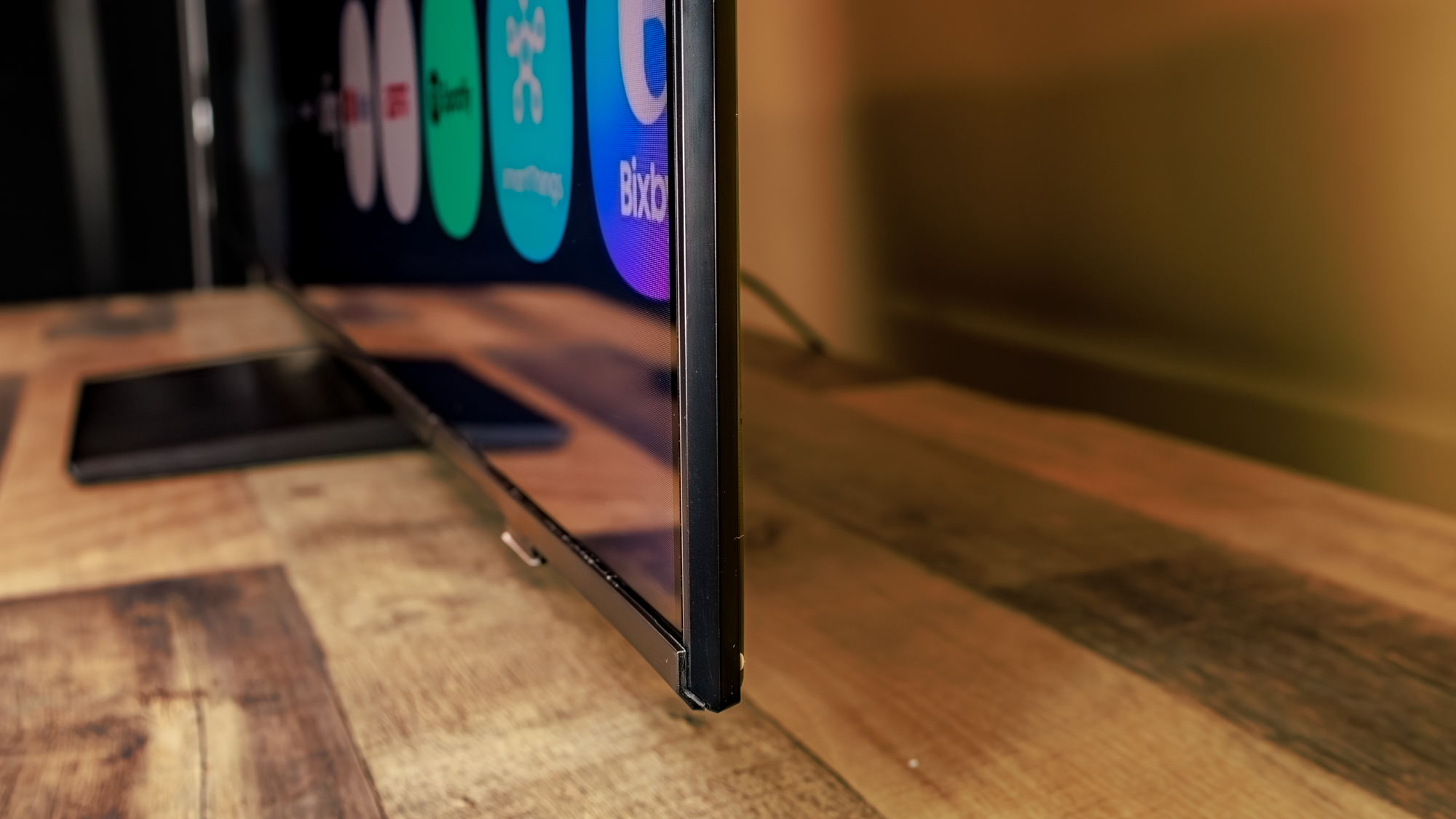 Samsung NEO QLED QN70F TV on a table