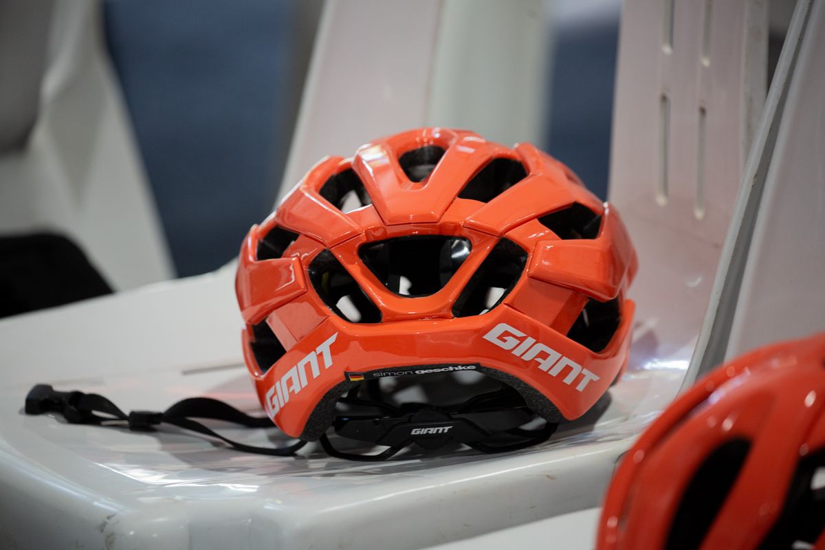 giant road bike helmet