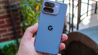 Google Pixel 10 Pro Fold - in hand