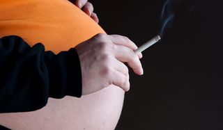 pregnant-smoking-100922-02