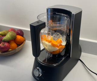 Tiger 45 Degree Diagonal Blade blender crushing raw carrot, apple and ice in my test kitchen