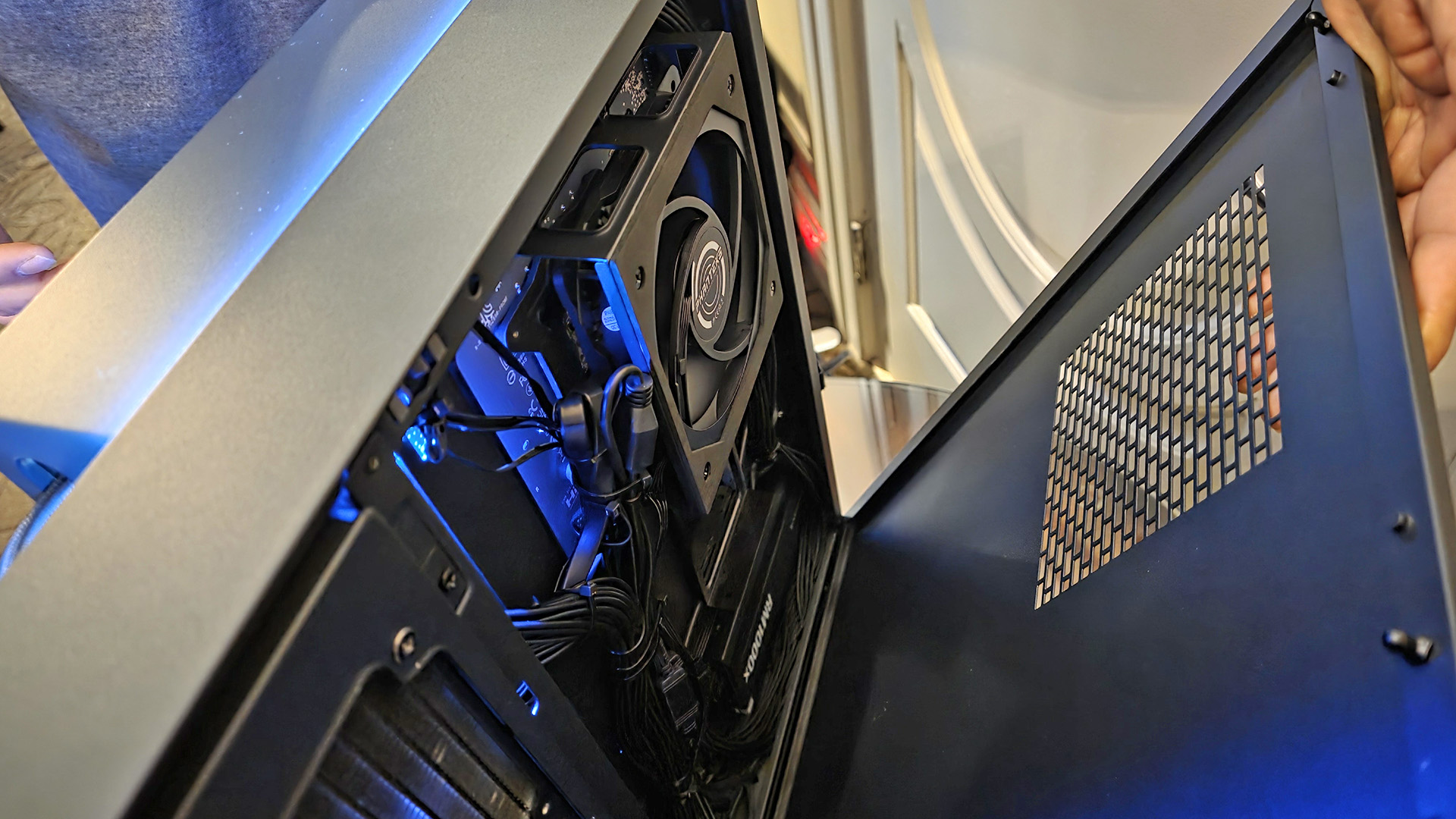 Rear panel removal of Phanteks Exo 626s multi-chamber case 