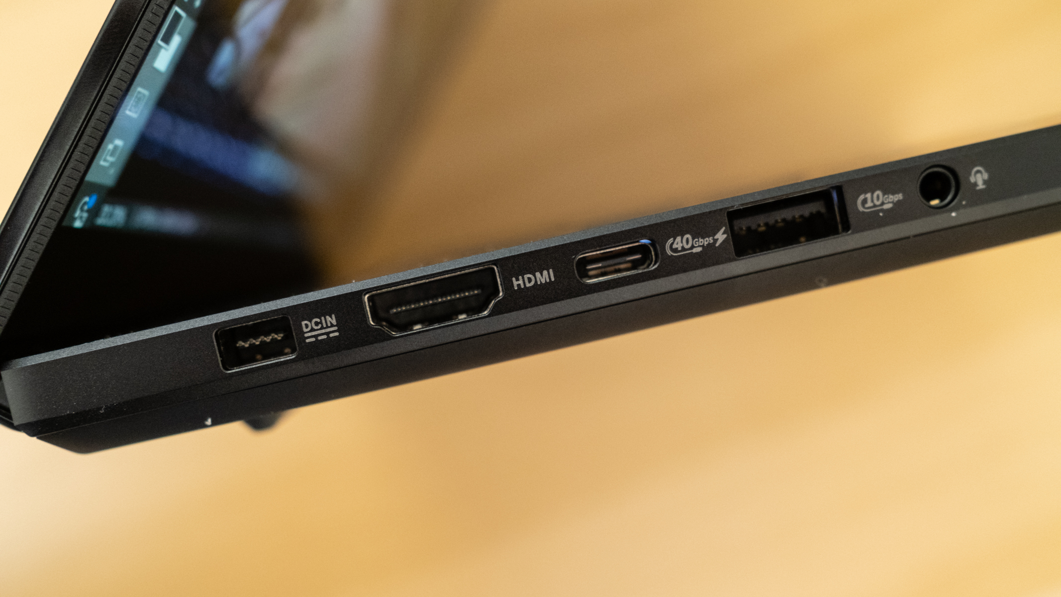 Asus ProArt P16 2025 ports