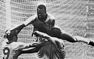 Brazilian forward Pele (top) celebrates with his teammates (from L) Tostao, Carlos Alberto and Jairzinho during the World Cup final between Brazil and Italy