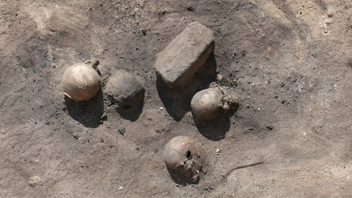 The remains found where a bonfire incinerated many of the victims of an ancient epidemic in the city of Thebes in Egypt.