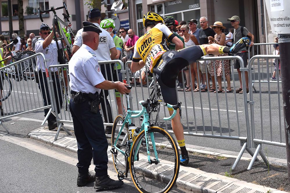 Steven Kruijswijk finds a shortcut after stage 14.