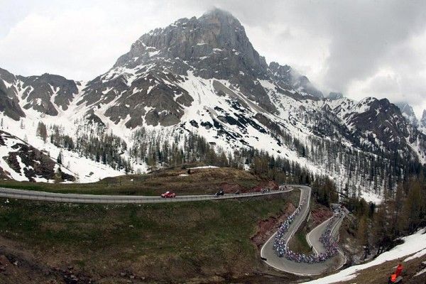 The peloton negotiates the switchbacks of Passo Rolle.