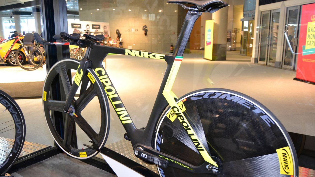Mcipollini showed a track version of the Nuke TT bike, complete with reference point Mavic Io and Comete wheels. Does SuperMario fancy a crack at the Hour Record?