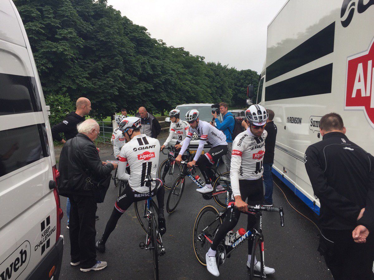 The Giant-Alpecin riders set out wearing their new jerseys