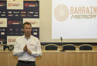 General Manager Brent Copeland welcomes athletes and staff at the Bahrain Merida camp