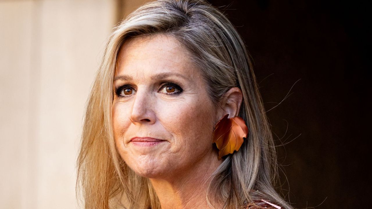 Queen Maxima&#039;s copper leaf earrings