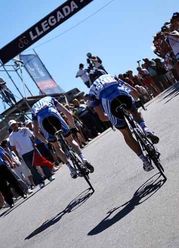 Charly Wegelius and Davide Frattini (UnitedHealthcare) cross the finish line.