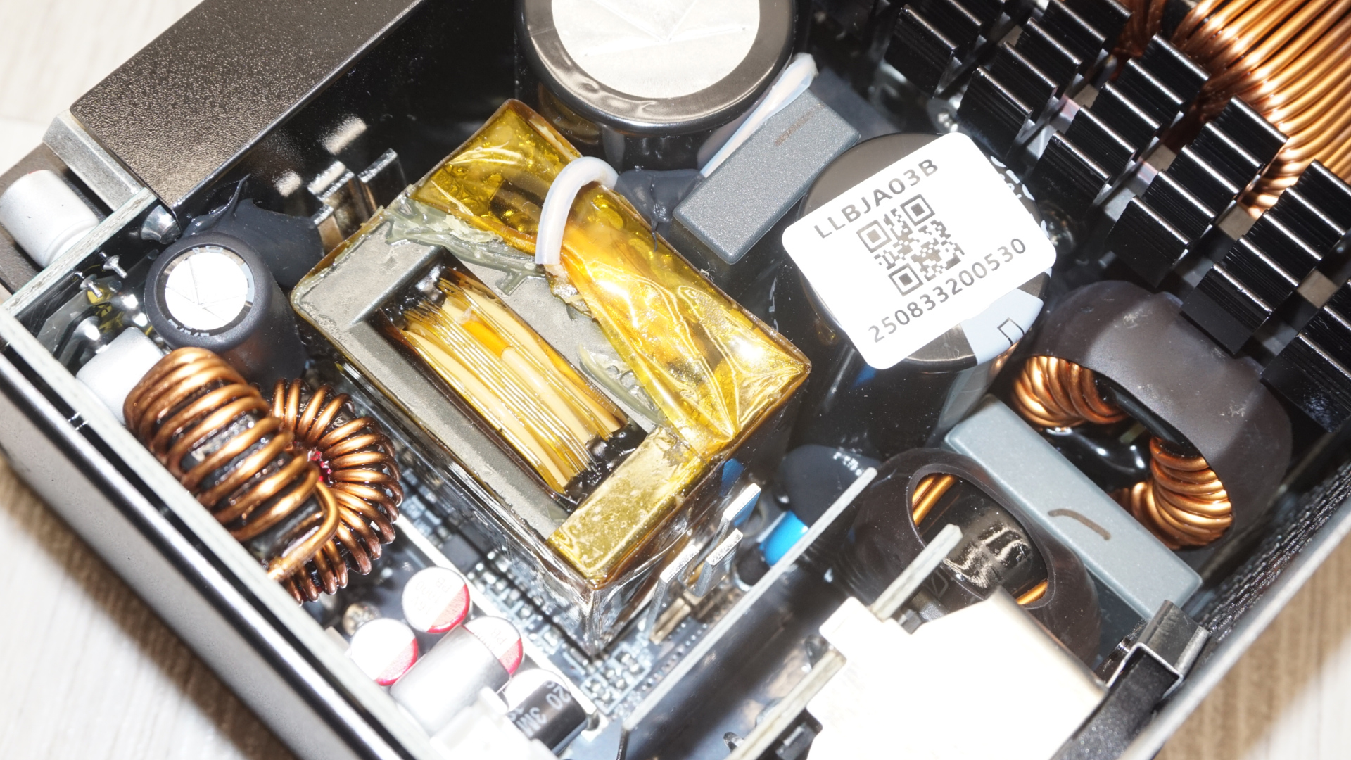 Lian Li SP1000P SFX PSU