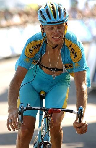 Andrey Kashechkin (Astana) tries to limit the damage