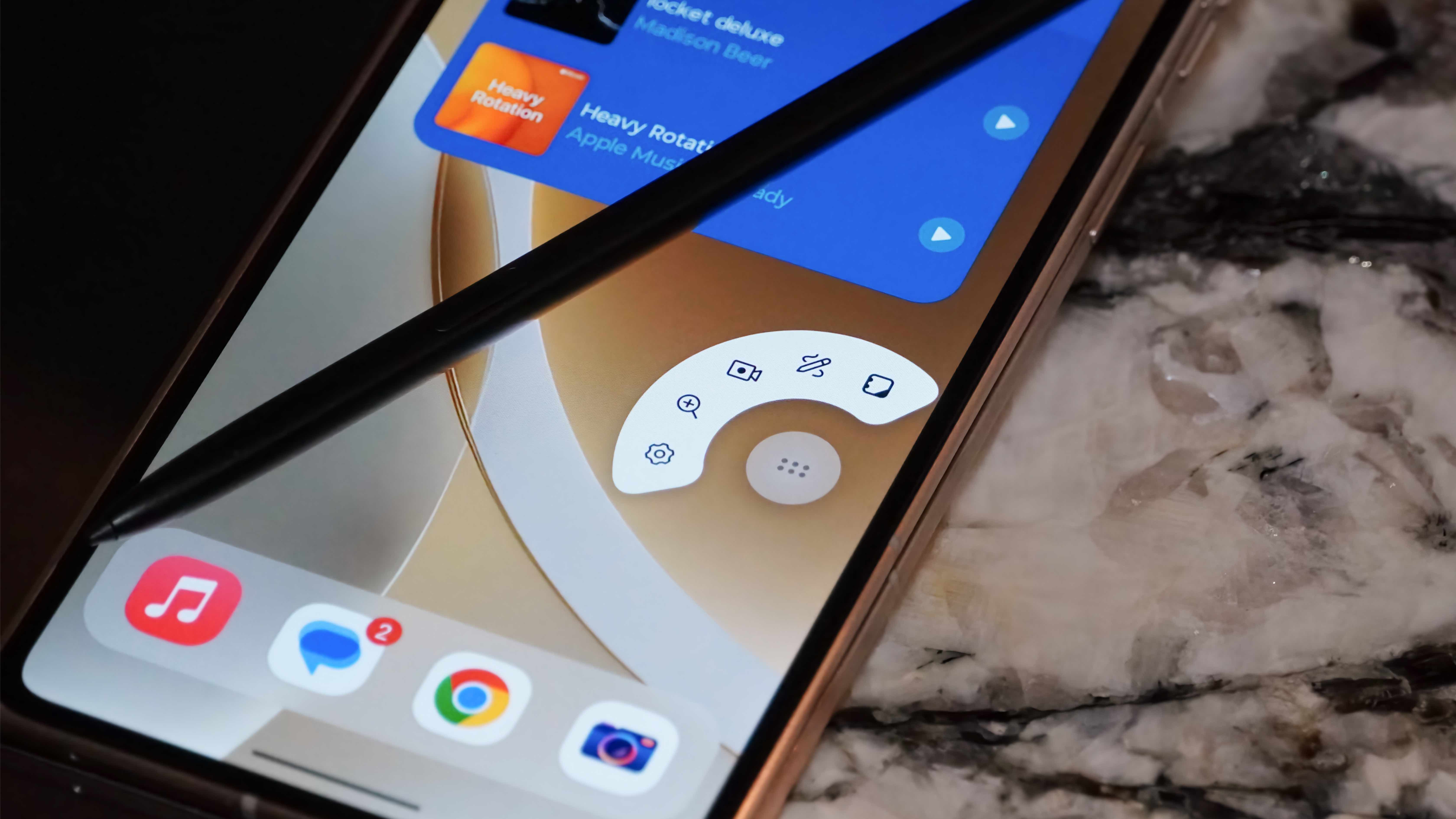 Moto Pen Ultra being used on the Motorola Razr Fold.