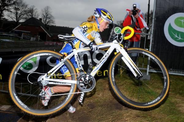 Pavla Havlikova (Telenet - Fidea) couldn't match Marianne Vos' pace.