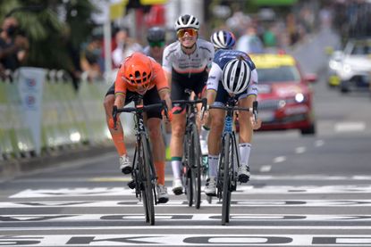 Lizzie Deignan pips Marianne Vos on the line at the 2020 La Course by Le Tour de France