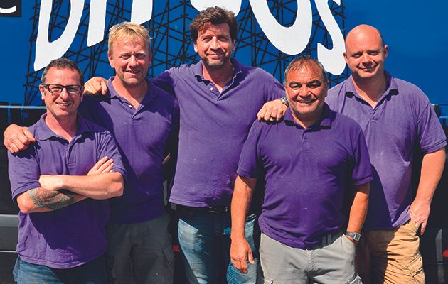 Nick Knowles and the team are joined by Laurence Llewelyn-Bowen