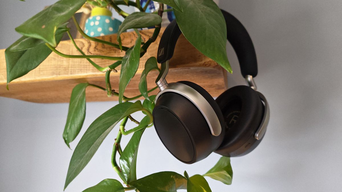 The Sennheiser HDB 630 headphone.