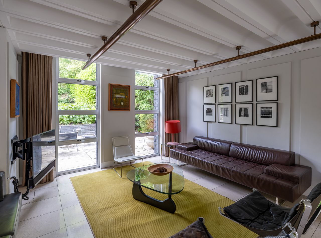 Images of the modernist Schreiber House in Hampstead