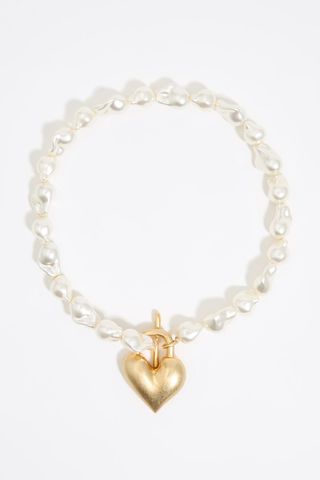 Necklace With Pearls and a Heart in Matte Gold