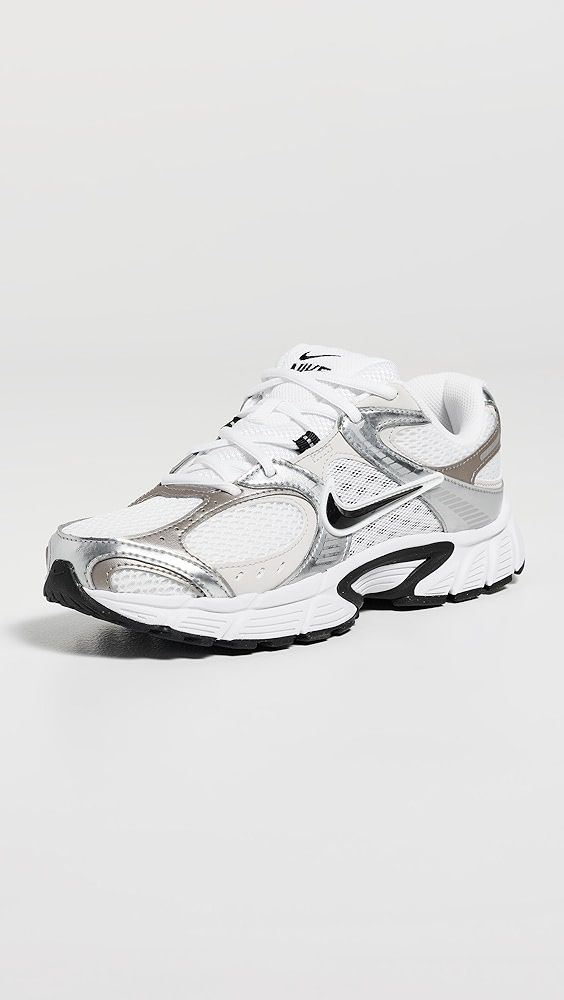 Nike V5 Rnr Sneakers