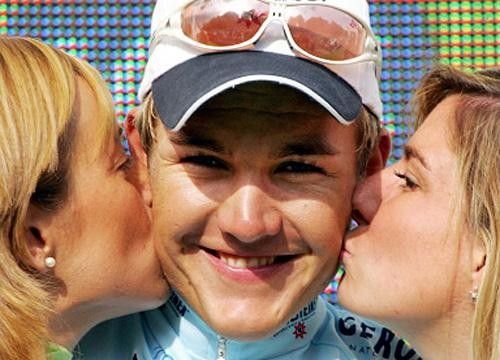 Heinrich Haussler (Gerolsteiner) is kissed on the podium