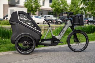 Side view of the Cube Trike Hybrid