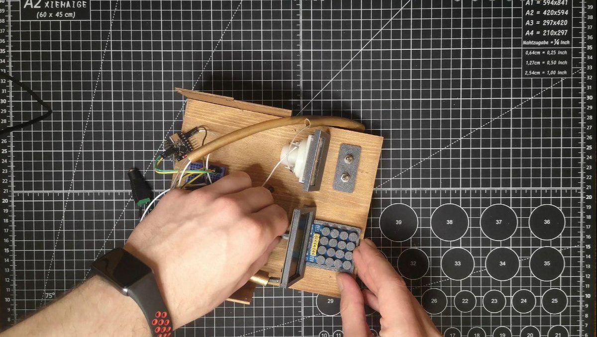 Build process of the DIY microcomputer powered by a Stirling engine