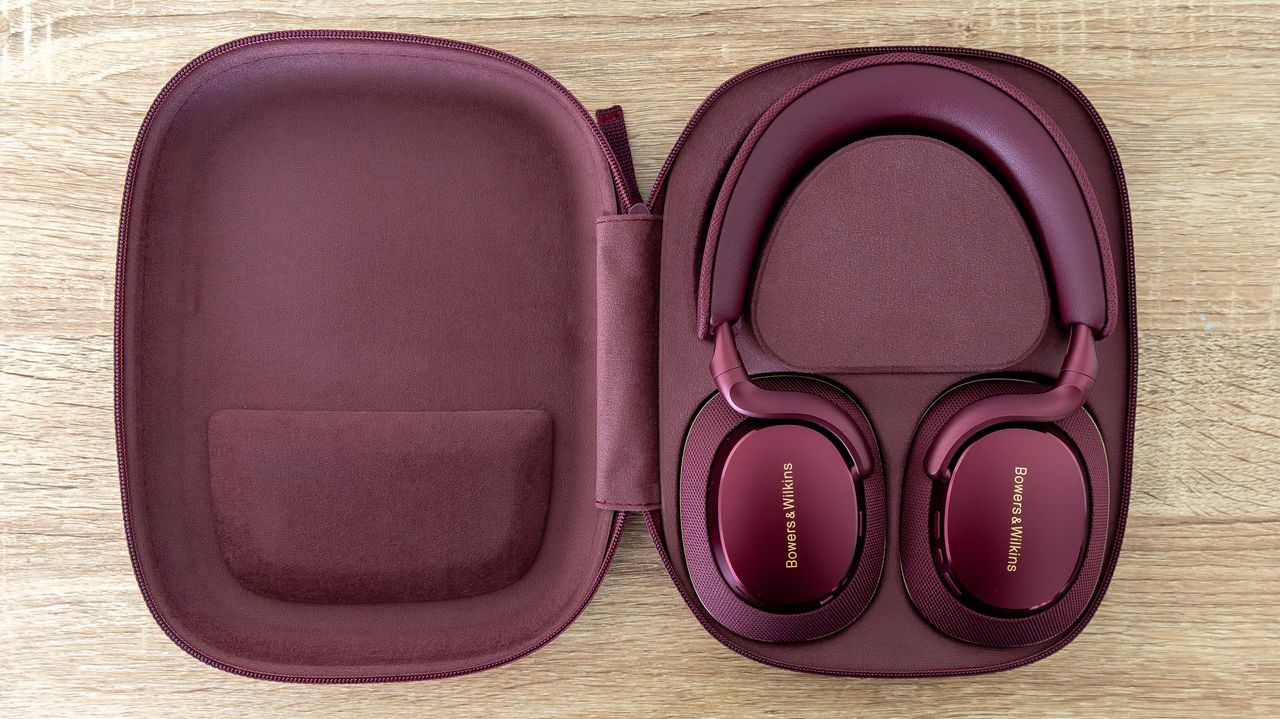 Bowers &amp; Wilkins Px7 S3 in Vintage Maroon