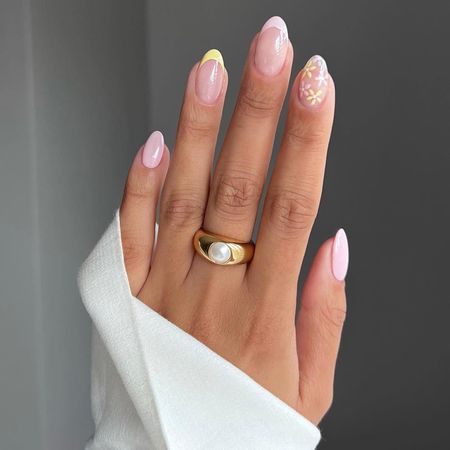 @iramshelton floral nail art