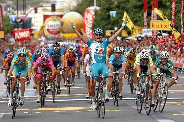 Xavier Florencio (Bouygues Telecom) celebrates his win in the Clasica San Sebastian