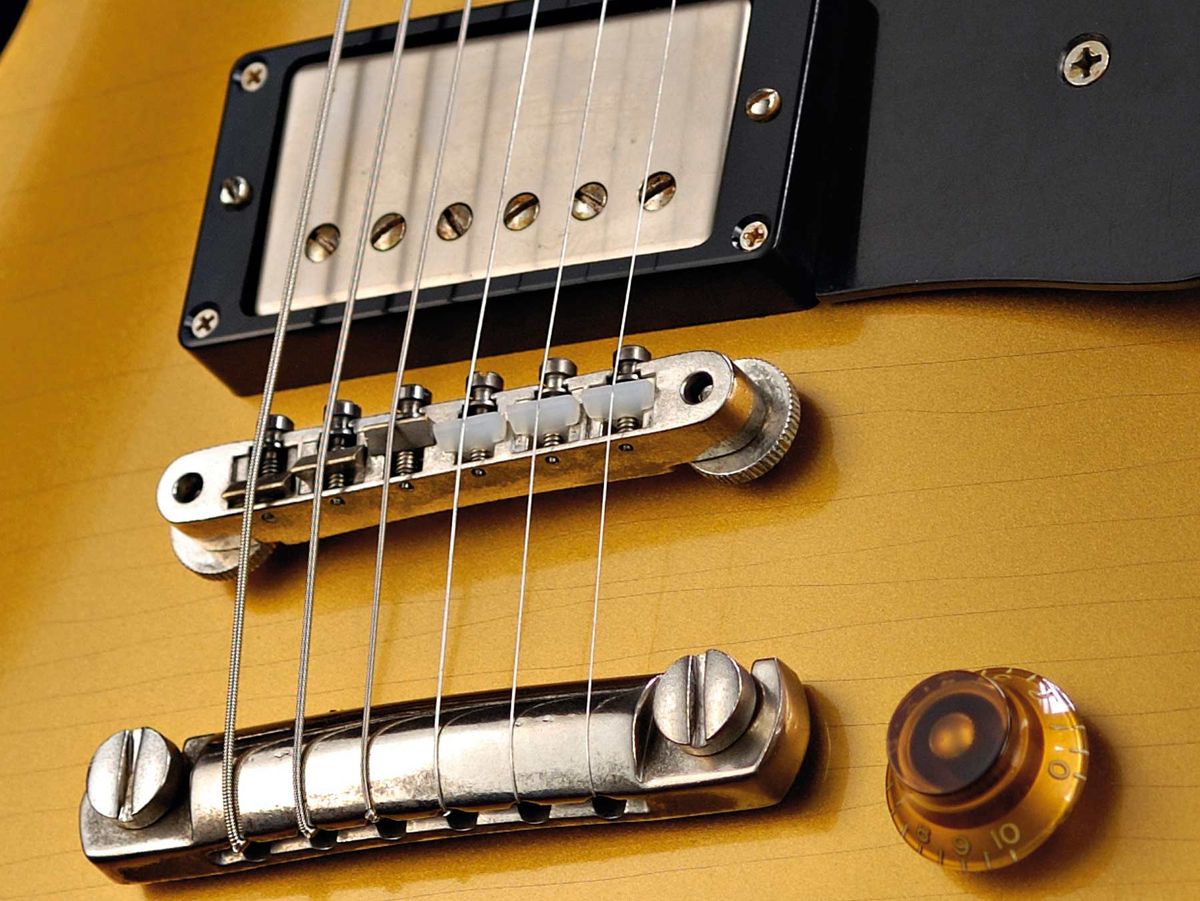 Joe favours the wraparound stringing method