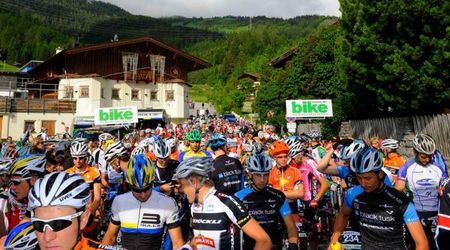 Riders await the start of stage 3 at Trans Germany.